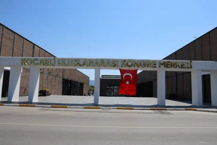 Kocaeli Büyükşehir’den ‘Terörsüz Türkiye’ Çağrısına Bayraklarla Destek