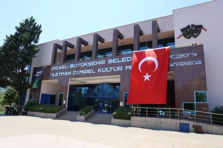 Kocaeli Büyükşehir’den ‘Terörsüz Türkiye’ Çağrısına Bayraklarla Destek