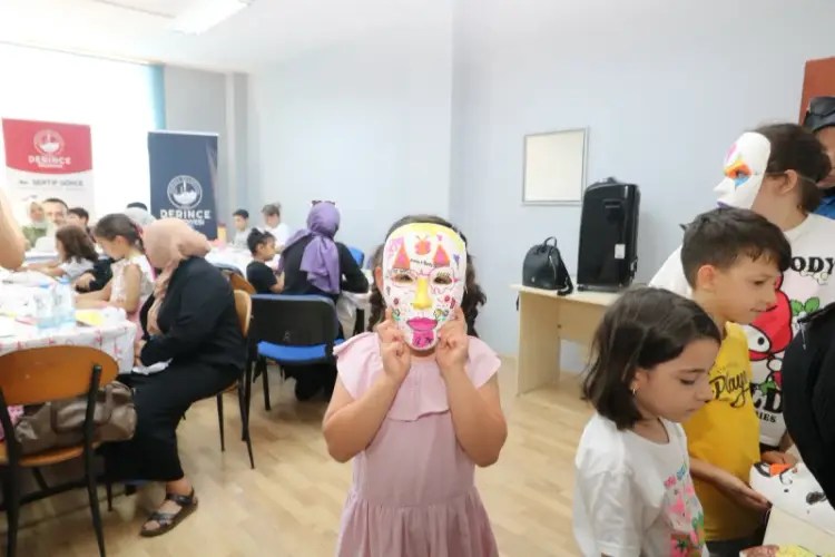 Derince’de Çocuklar Yaratıcı Atölyelerle Yaz Tatilini Renklendiriyor