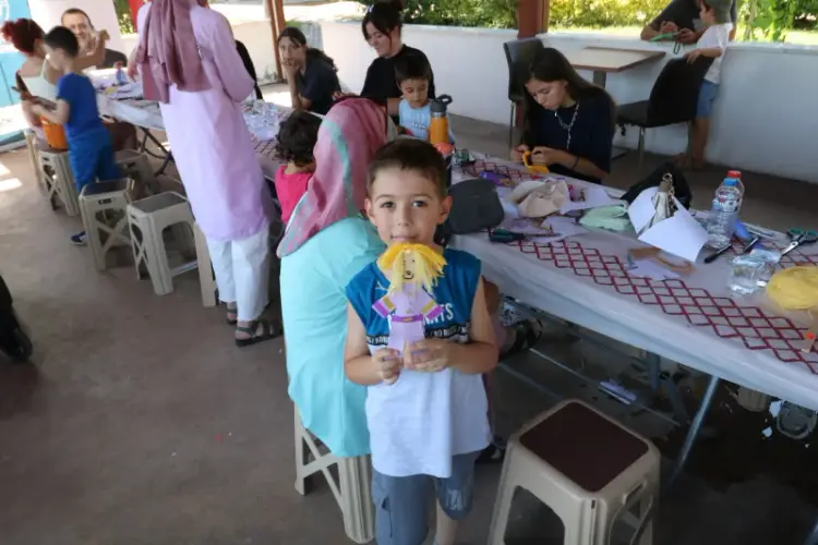 Derince’de Çocuklar Yaratıcı Atölyelerle Yaz Tatilini Renklendiriyor