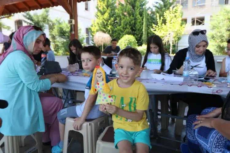 Derince’de Çocuklar Yaratıcı Atölyelerle Yaz Tatilini Renklendiriyor