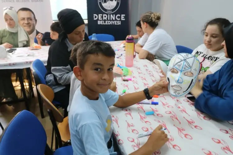 Derince’de Çocuklar Yaratıcı Atölyelerle Yaz Tatilini Renklendiriyor