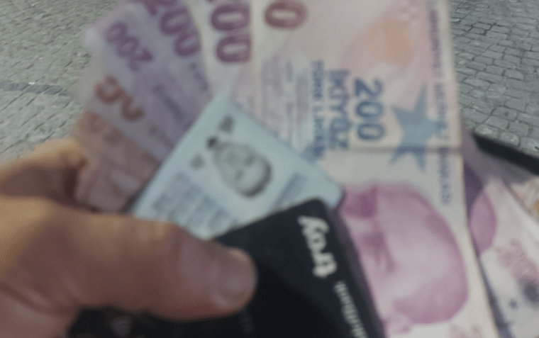 Gölcük’te cüzdanını kaybetti! Öyle bir mesaj yazdı ki…