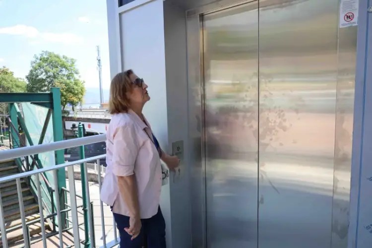 İzmit Tren Garı ve Saat Kulesi Arasına Modern Asansör Hizmeti Başladı
