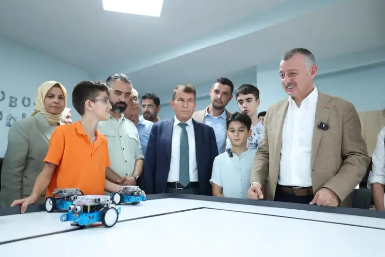 İzmit Kuruçeşme’de Açılan Yeni Bilgievi Gençlere Umut Oldu