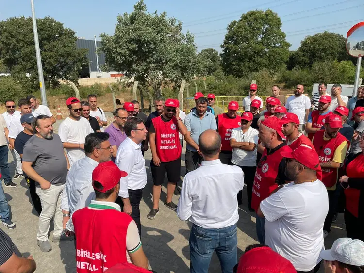 Kocaeli’de skandal! İşveren 57 işçiyi işten attı!