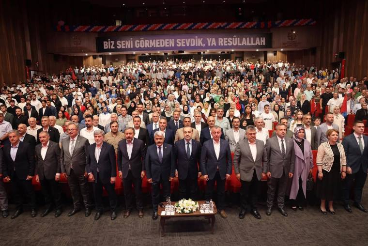 Eski Büyükşehir Belediye Başkan adayı eleştiri sınırını aştı. AK Partilileri paylaşıp, “FETÖ’cü” benzetmesi yaptı