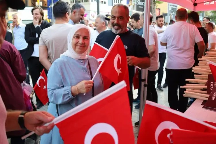 Kocaeli’de 15 Temmuz Korteji: Binlerce Kişi Demokrasi İçin Yürüdü