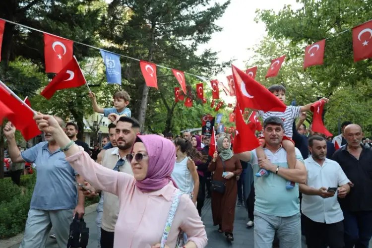 Kocaeli’de 15 Temmuz Korteji: Binlerce Kişi Demokrasi İçin Yürüdü