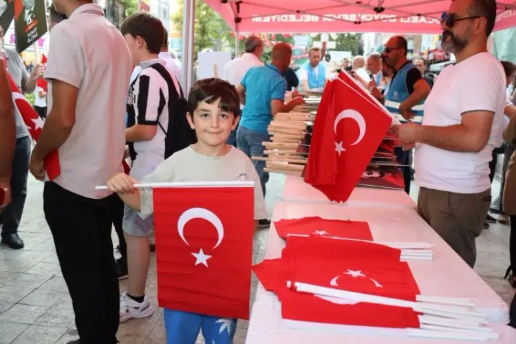 Kocaeli’de 15 Temmuz Korteji: Binlerce Kişi Demokrasi İçin Yürüdü