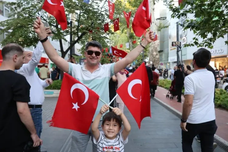 Kocaeli’de 15 Temmuz Korteji: Binlerce Kişi Demokrasi İçin Yürüdü
