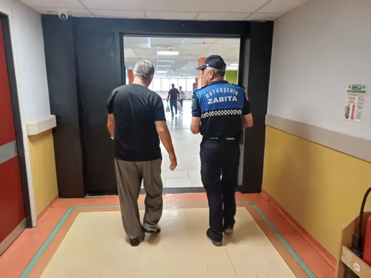 Kocaeli’de Zabıta Ekipleri Hastanede Refakatsiz Vatandaşın Talebini Karşıladı