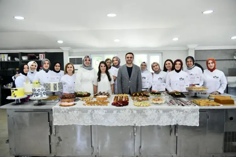 Başiskele’de Pastacılık Akademisi’nden Yeni Şefler Mezun Oldu