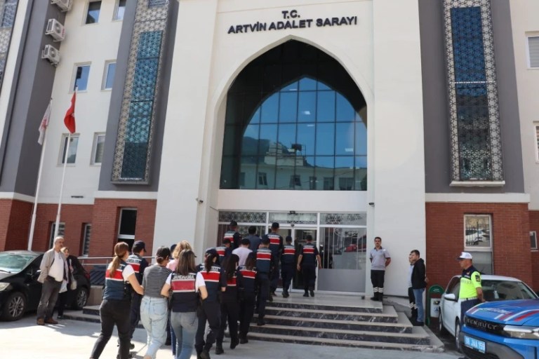 Beş ilde FETÖ operasyonu! Özgür Gazeteciler isimli dernek üzerinden finanse etmişler!