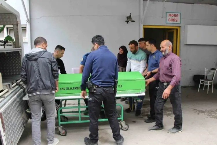 Cezaevinden çıktı, eşini vurdu, intihar etti