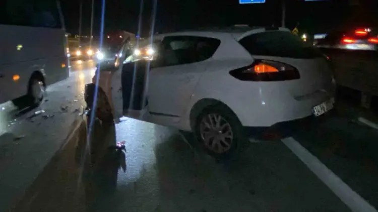 İzmit’te Gece Saatlerinde Otomobil Kazası: Bir Kişi Yaralandı