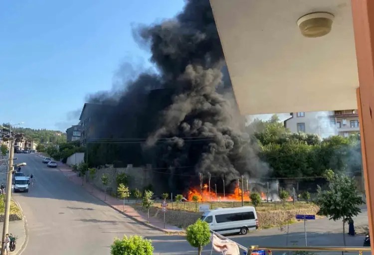 Kocaeli’de Çocuk Parkında Korkutan Yangın