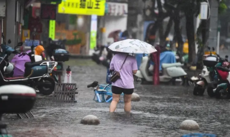 Wipha Tayfunu Hong Kong ve Çin’de Hayatı Felç Etti