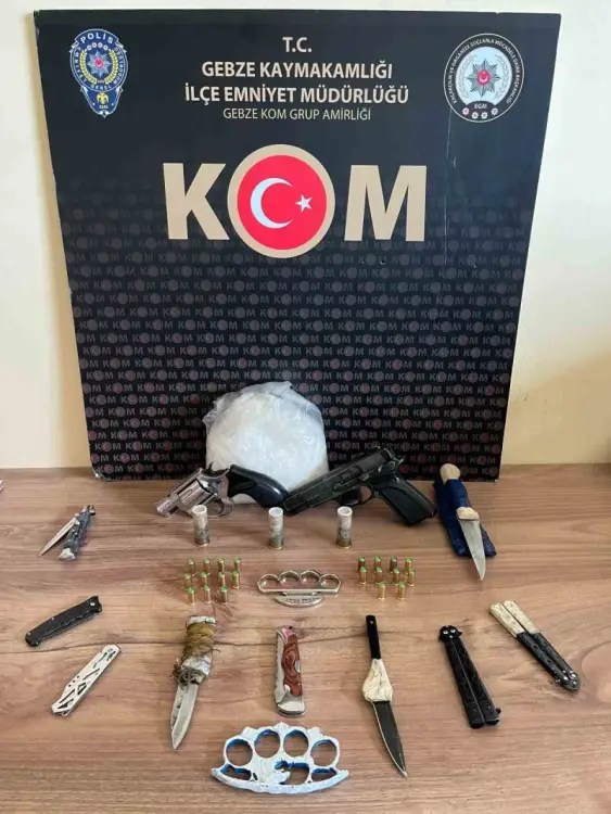 Kocaeli’de Üç İlçede Kaçak Silah ve Uyuşturucu Operasyonu: Yedi Gözaltı