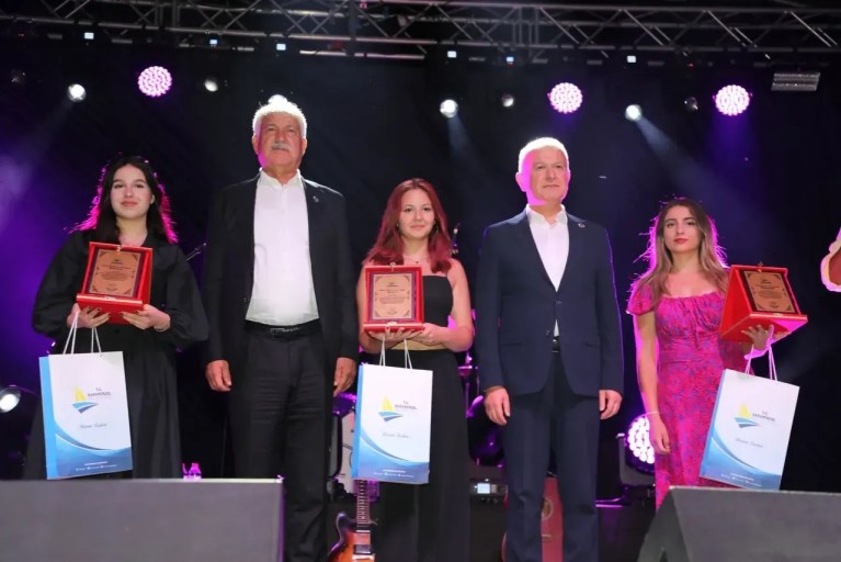 Dün gece Karamürsel’de plaket alan Büyükşehir Belediye Başkanı, bugün gözaltına alındı