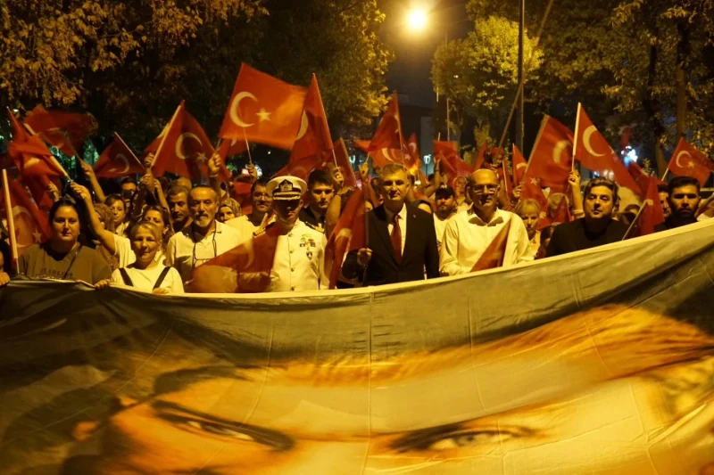 Gölcük’te 30 Ağustos Zafer Bayramı Coşkusu Yüzlerce Kişiyi Bir Araya Getirdi