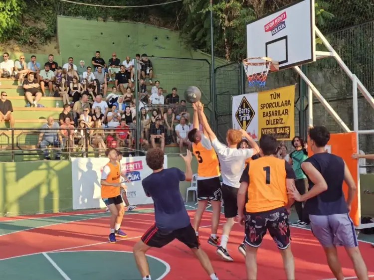 Gölcük’te Mehmet Sezer Sokak Basketbolu Turnuvası Büyük İlgiyle Tamamlandı