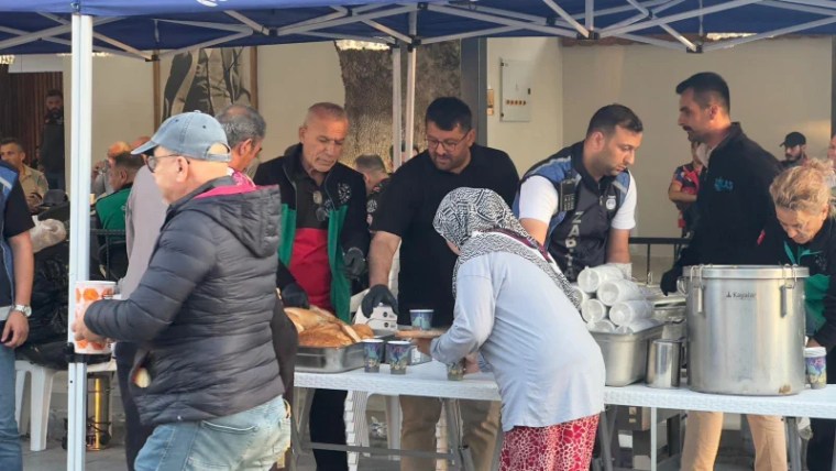 Gölcük Belediyesi, Balıkesir Sındırgı’da Depremzedelere Sıcak Yardım Eli Uzattı