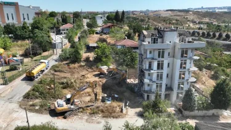 Çayırova’da Kentsel Dönüşümde Yeni Dönem: Riskli Yapıların Yıkımına Başlandı