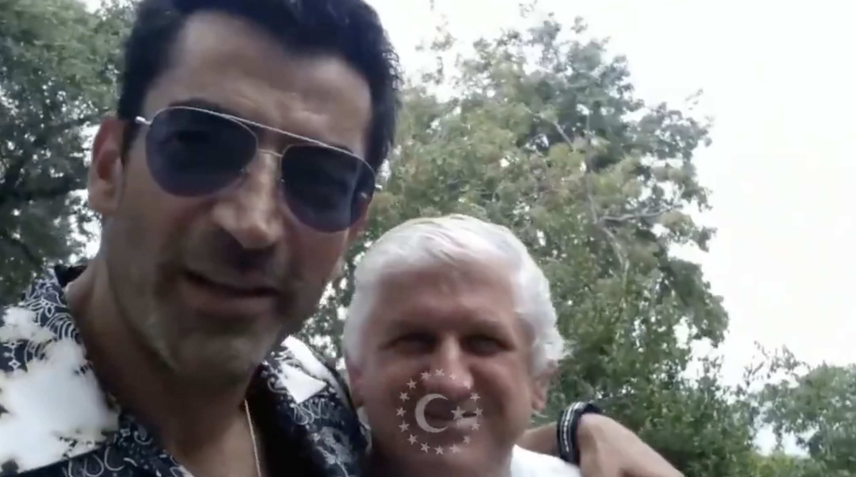 Cuma namazında Kenan İmirzalıoğlu ile karşılaşınca çok şaşırdı: Artislerin pek namazla işi olmaz da…