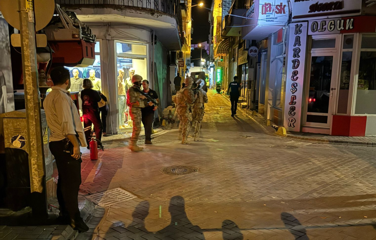 Karamürsel karıştı! Özel harekat polisleri sokağa indi
