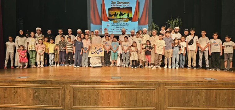 Kocaeli’de Din Görevlileri ‘Zor Zamanın Müslümanı Olmak’ Tiyatro Oyunuyla İzleyiciyi Büyüledi