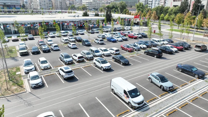 Kocaeli’nin Yeni Cazibe Merkezi Milli İrade Meydanı’nda Park Et-Devam Et Modeli Büyük İlgi Görüyor