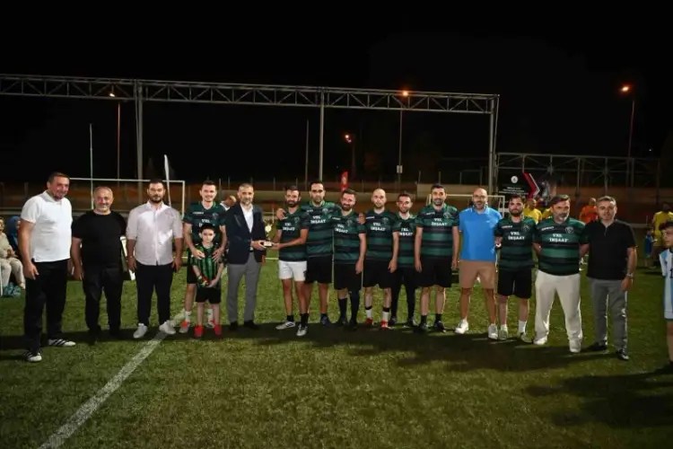 Kartepe’de Birimler Arası Turnuvanın Şampiyonu Gençlik ve Spor Hizmetleri Müdürlüğü Oldu