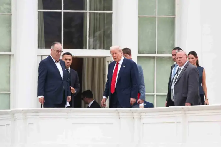 Trump’tan Beyaz Saray Çatısında ‘Nükleer Füze’ Sürprizi