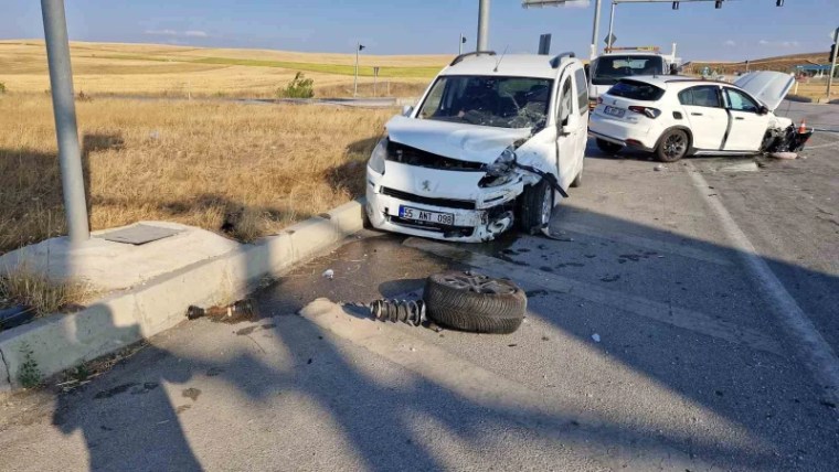 Çorum Alaca’da Kavşakta Feci Kaza: 10 Kişi Yaralandı