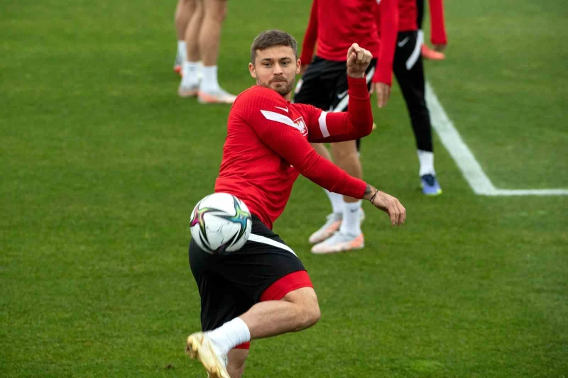 Kocaelispor, Karol Linetty ile Orta Sahasını Güçlendiriyor