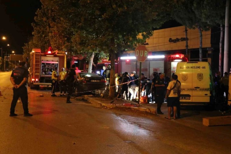 Ok gibi ağaca saplandı. İki genç hayatını kaybetti