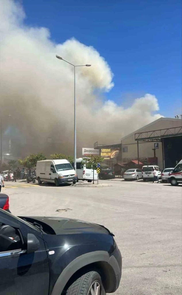 Gölcük Sanayisinde yangın paniği!