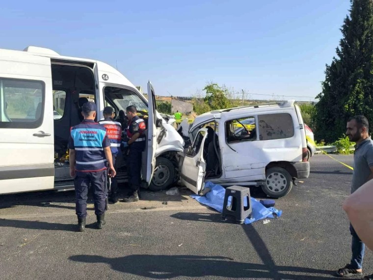 İzmir Kemalpaşa’da Korkunç Kaza: Bir Kişi Hayatını Kaybetti, On Üç Yaralı
