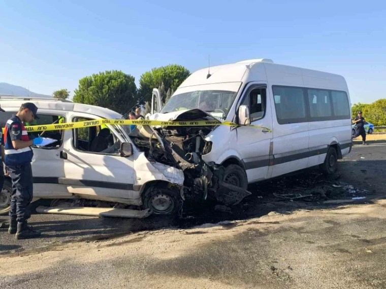 İzmir Kemalpaşa’da Korkunç Kaza: Bir Kişi Hayatını Kaybetti, On Üç Yaralı