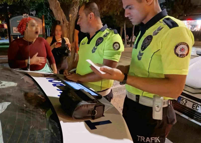 Alkollü Kadın Sürücü, Kendini Uyaranı ‘Maganda’ Diye Polise Şikayet Etti