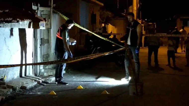 75 Yaşındaki Adam Eşiyle Tartıştıktan Sonra Herkesin Gözü Önünde İntihar Etti