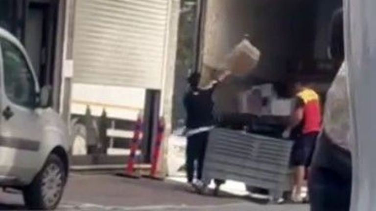 Esenyurt’ta kargo skandalı: Paketleri böyle fırlattılar
