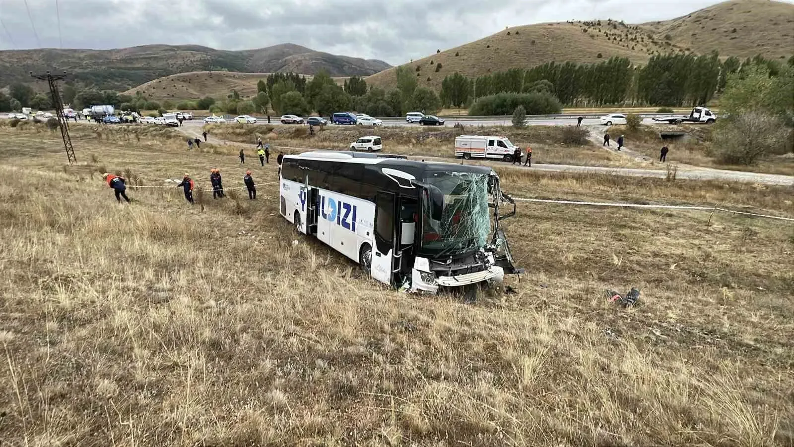 Feci kaza: Otobüs ve tır çarpıştı, 3’ü ağır 18 yaralı
