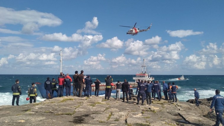 Karaya oturan gemiden 7 personel tahliye edildi