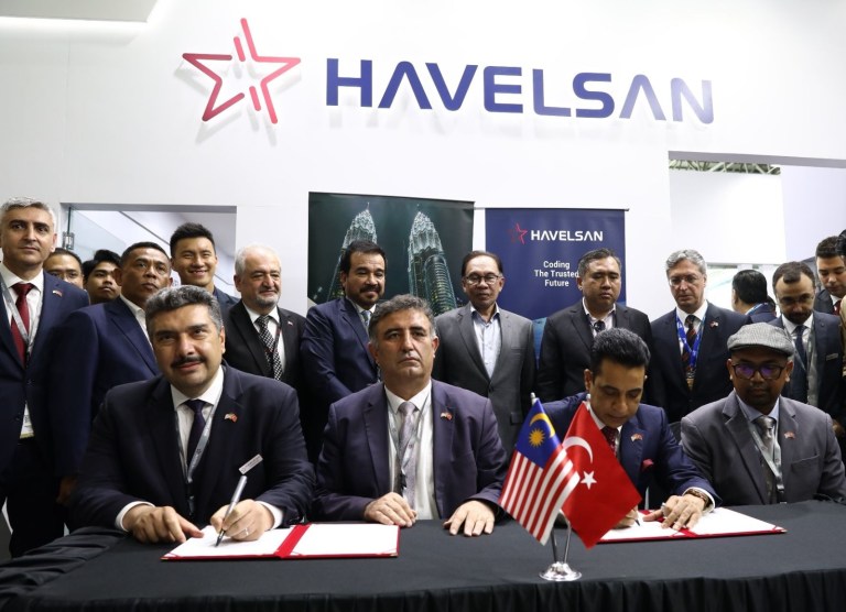 İlçe kamuoyu Rektör Hacı Ali Mantar hocayı da arada görmek istiyor!