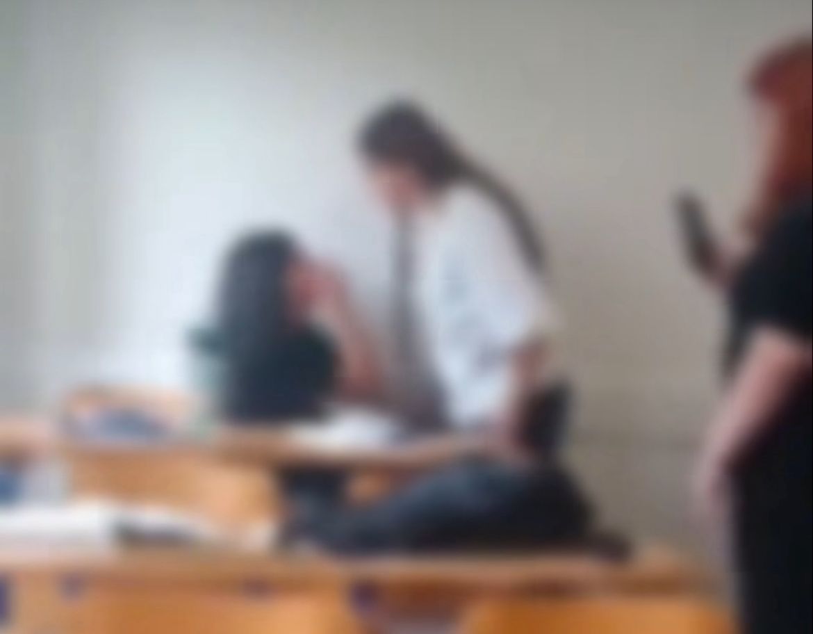 Türkiye bu görüntüleri konuşuyor! Okul başladı, zorbalık da öyle!