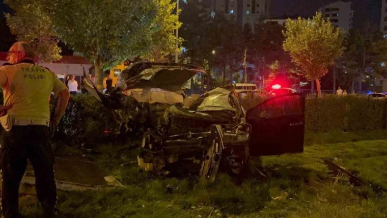 Tramvay Yolunda Feci Kaza: 1 Kişi Hayatını Kaybetti, 1 Yaralı