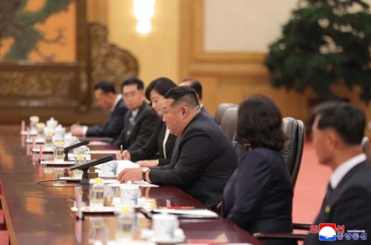 Çin Lideri Xi Jinping ile Kuzey Kore Lideri Kim Jong-Un Pekin’de Bir Araya Geldi