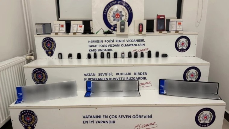 Kocaeli’de Oto Hırsızları Kiraladıkları Aracı GPS ile Takip Edip Çaldı